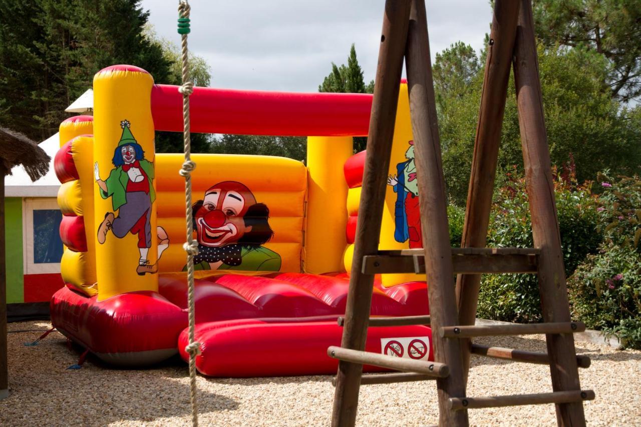 Camping Le Pressoir Petit-Palais-et-Cornemps Exterior foto