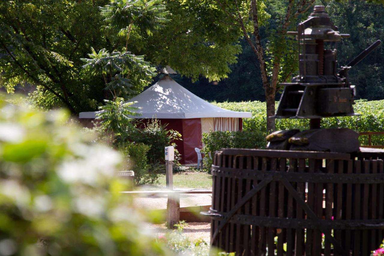 Camping Le Pressoir Petit-Palais-et-Cornemps Exterior foto